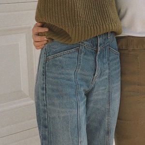 Abercrombie and Fitch mom jean